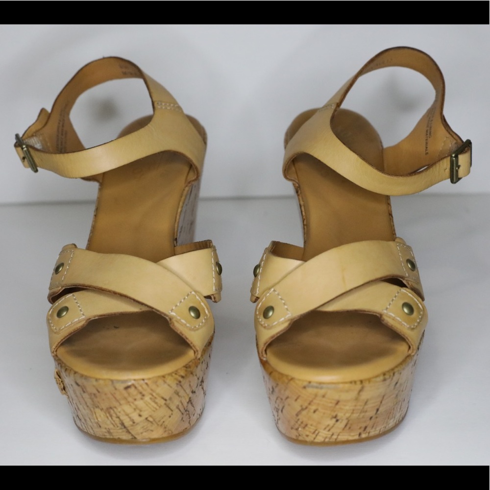 Kork ease nude